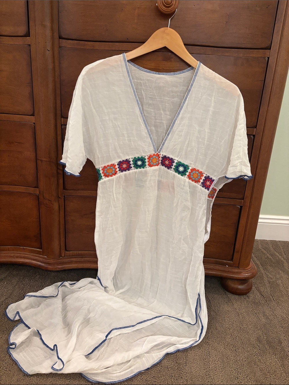 Cupshe White V-Neck Embroidered Waist Swim Coverup